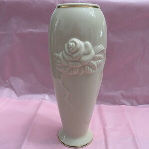 EUC VTG 7.5” Tall Lenox Rose Blossom Cream Porcelain Bud Vase Circa 1980’S